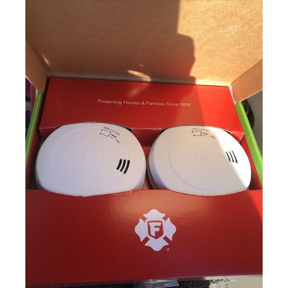 First Alert 2-in-1 Smoke & Carbon Monoxide Alarms 2 Pack 10 Year Battery NEW!! - Picture 1 of 7